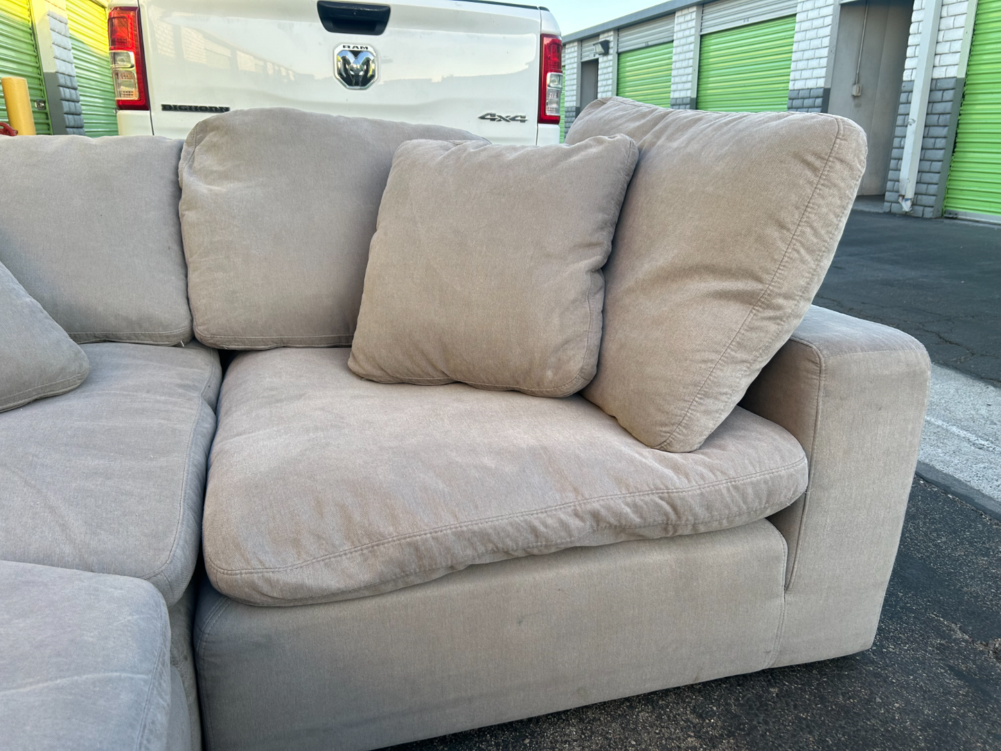 Beautiful Refurbished 🧼  Sectional Couch - Delivery Available!