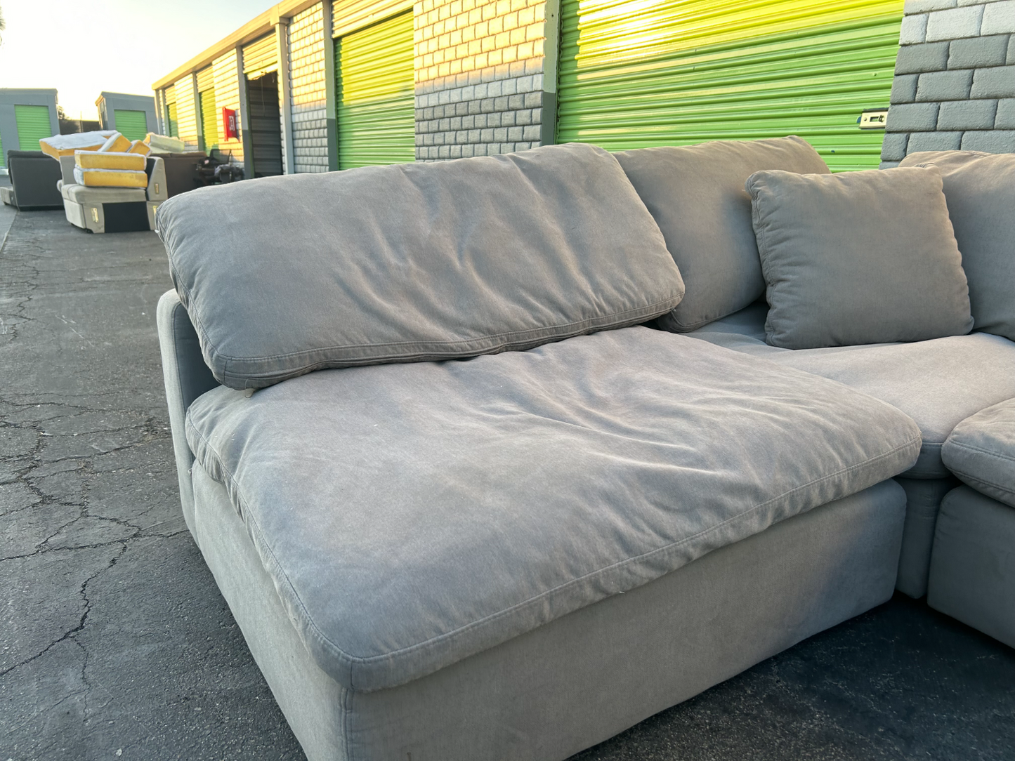 Beautiful Refurbished 🧼  Sectional Couch - Delivery Available!