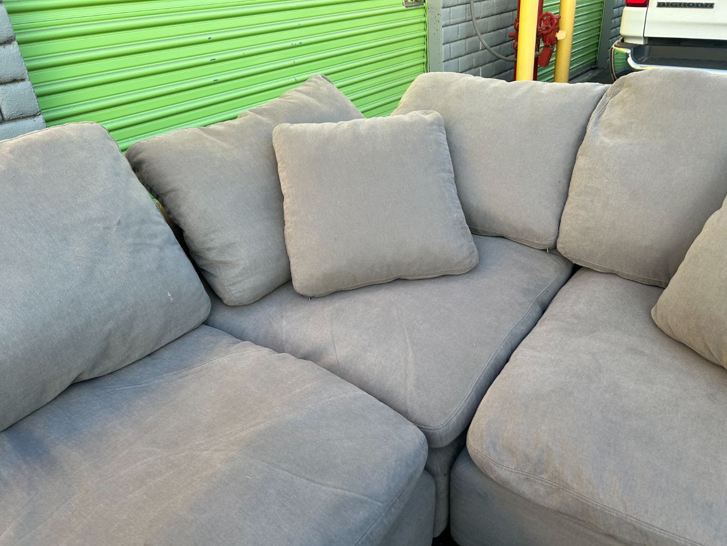 Beautiful Refurbished 🧼  Sectional Couch - Delivery Available!