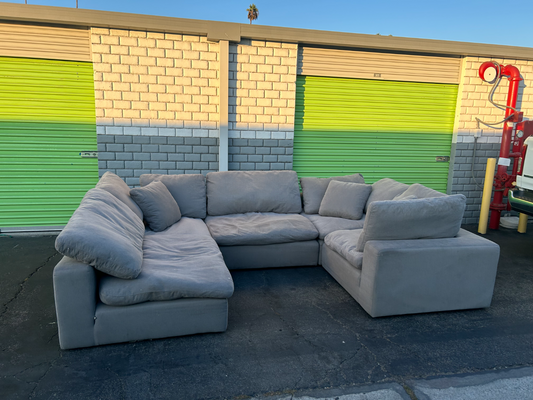 Beautiful Refurbished 🧼  Sectional Couch - Delivery Available!