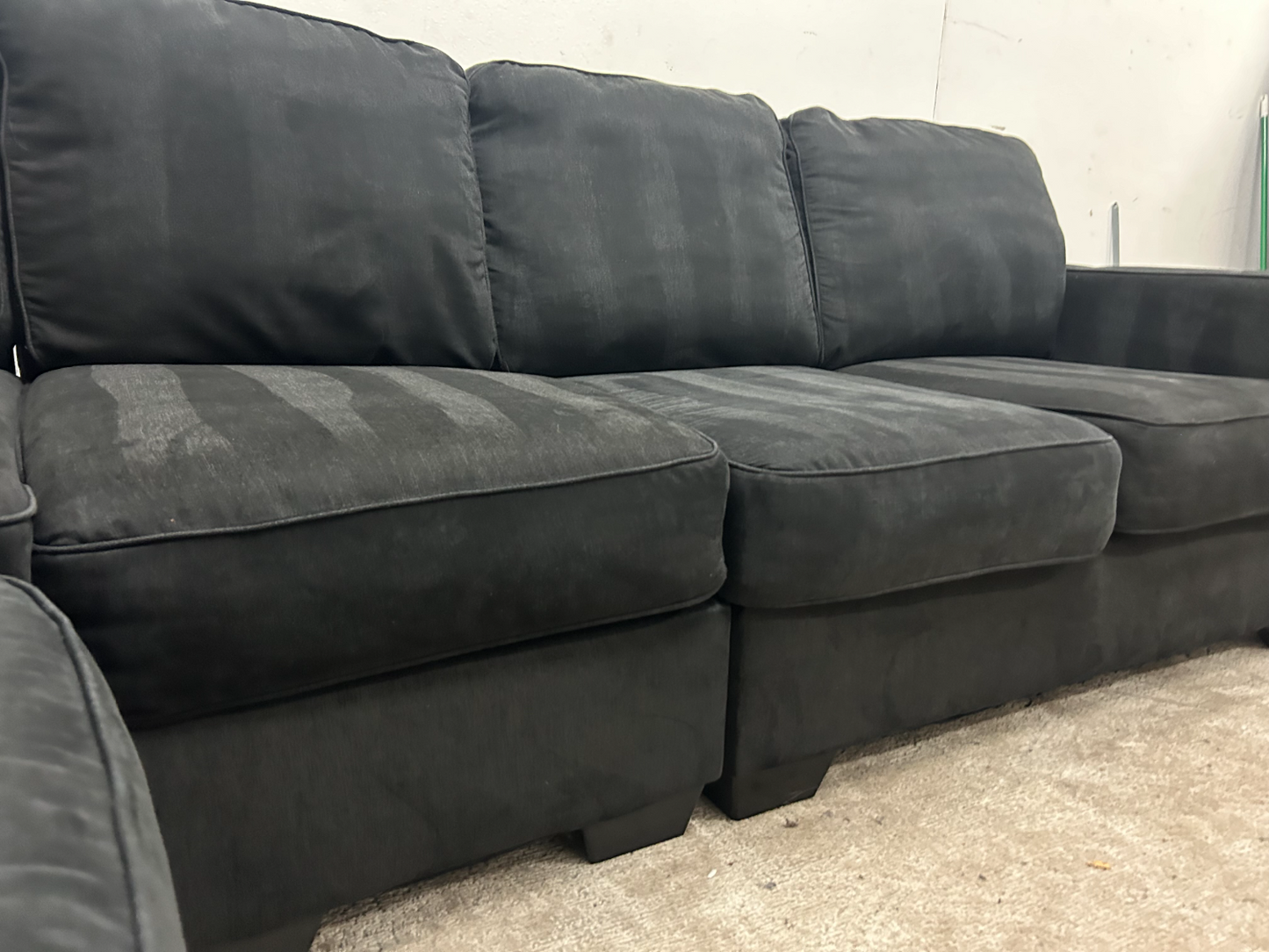 Beautiful Refurbished 🧼 Ashley's Sectional Couch - Delivery Available!