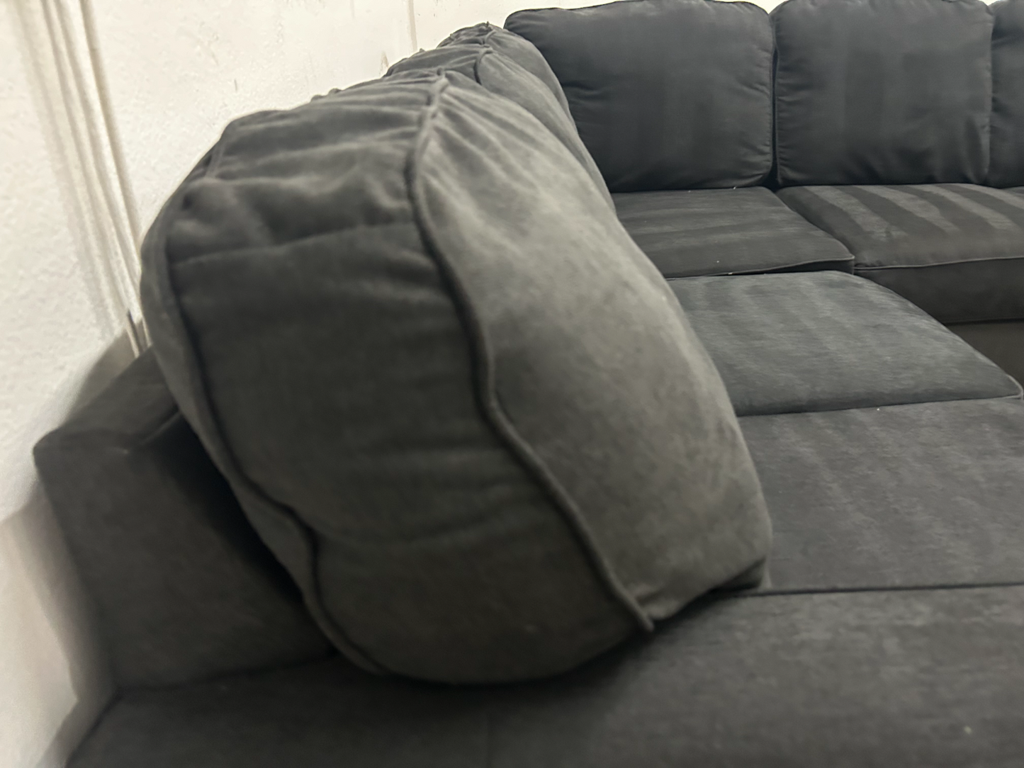 Beautiful Refurbished 🧼 Ashley's Sectional Couch - Delivery Available!