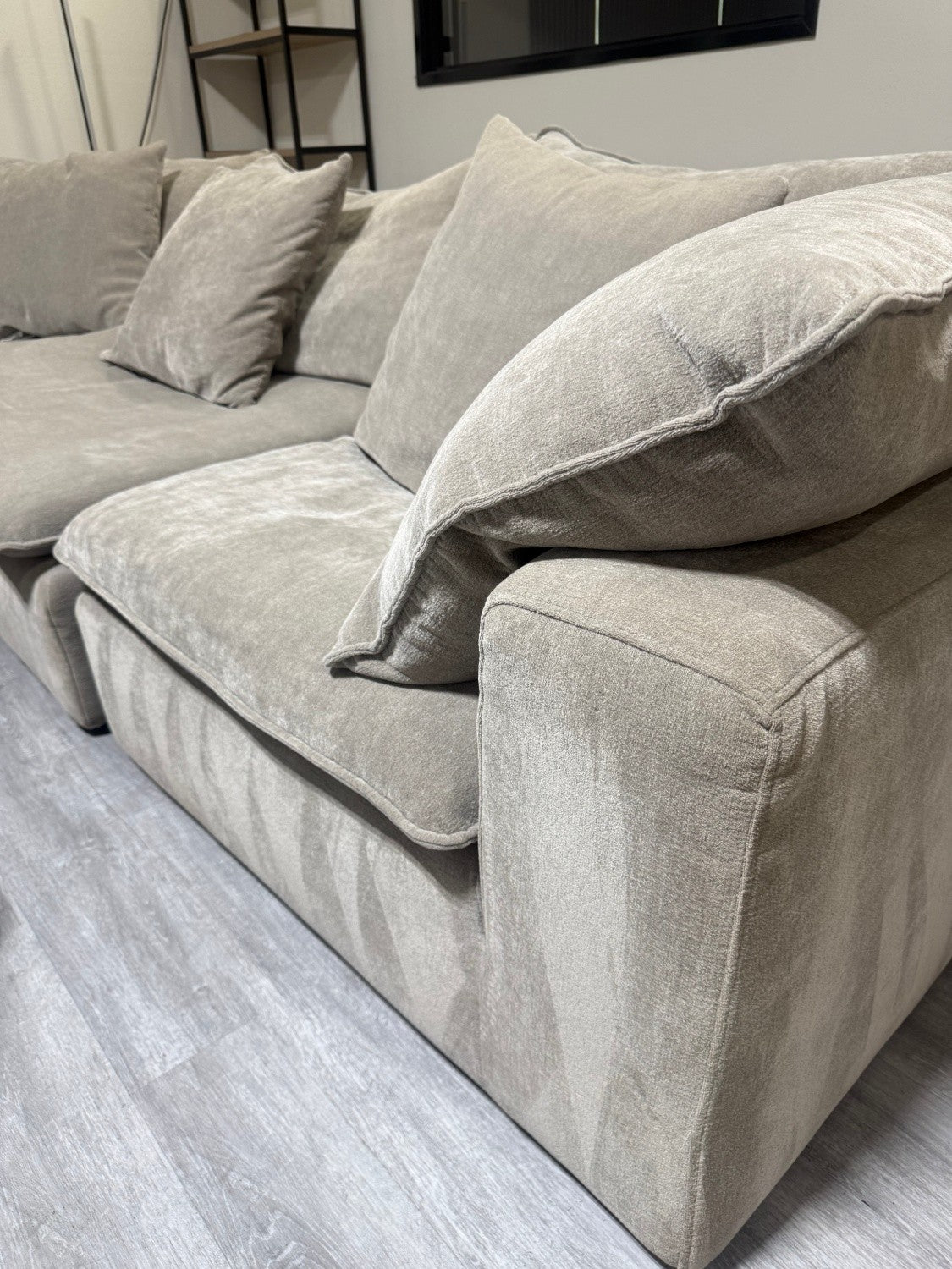 Aiden & Ivy Sereen 6 Piece Modular Sofa