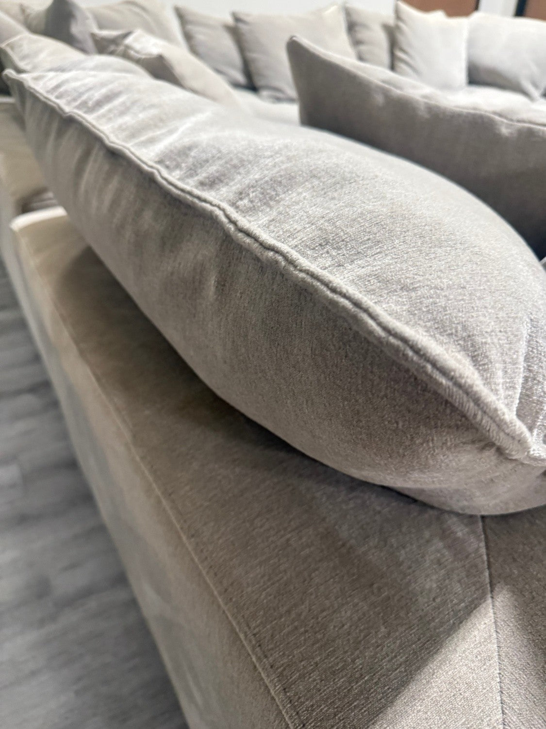 Aiden & Ivy Sereen 6 Piece Modular Sofa