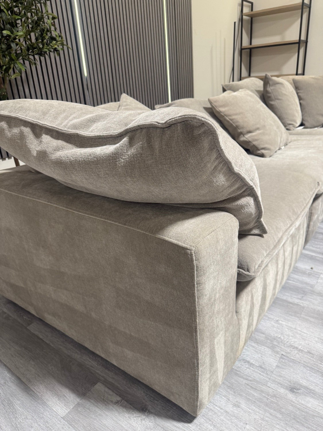 Aiden & Ivy Sereen 6 Piece Modular Sofa